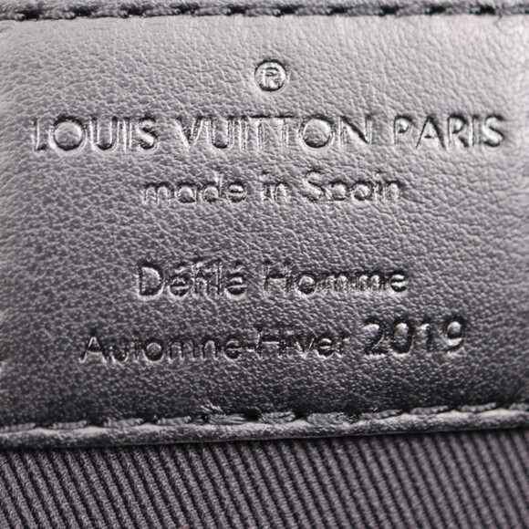 LOUIS VUITTON Black Clutch Bag - Picture 9 of 10